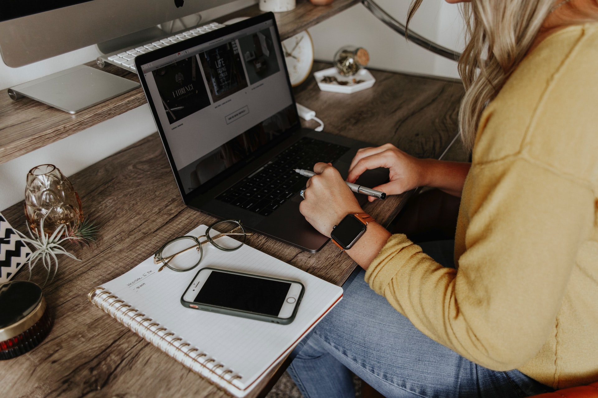 girl on laptop